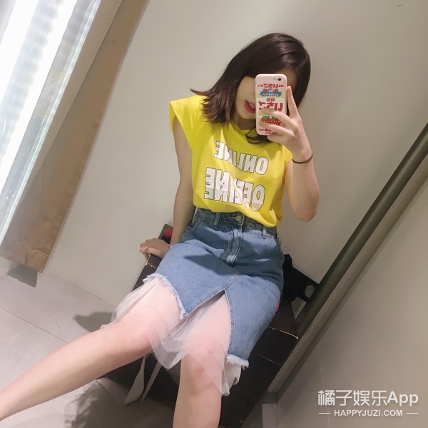 女票世界杯(世界杯女友穿搭第一弹：爱他就陪他看球吧！)