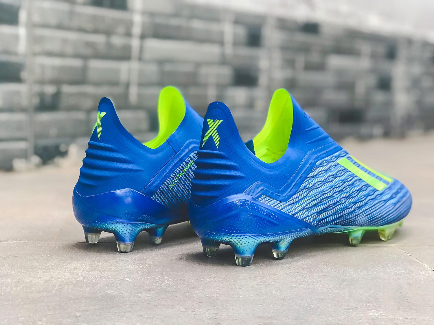 阿迪达斯最新款足球鞋x(海量美图带你近观全新阿迪达斯x 18系列足球鞋