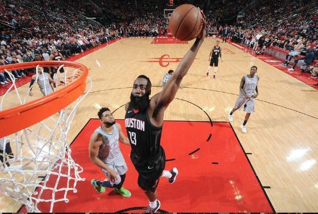 为什么nba防守可以伸手（NBA5招搞笑防守：抠鼻防守重现江湖，躲哈登碰瓷深入精髓）