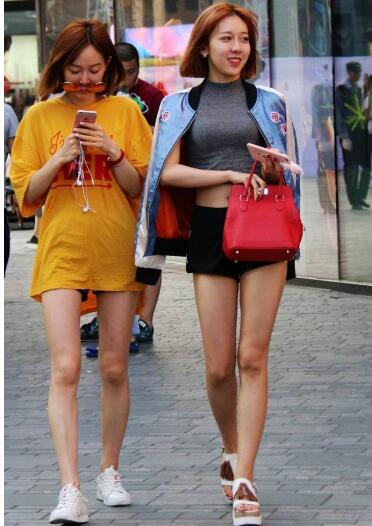 三里屯街拍美腿(美翻了！北京三里屯果然是全国美女最多的地方！全都是大长腿！)