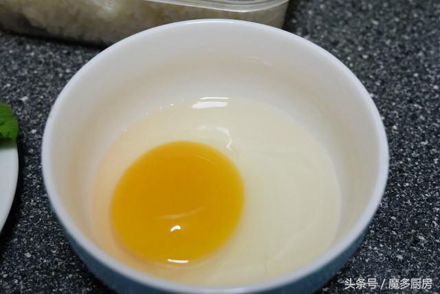 鹅蛋的最佳吃法大全(嫂子送的大鹅蛋，一个能顶仨鸡蛋，用来做蛋炒饭最棒了，营养美味)