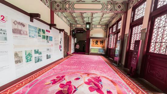 67中山纪念堂内部是两层回廊式建筑,平面成八角形,67圆柱压顶