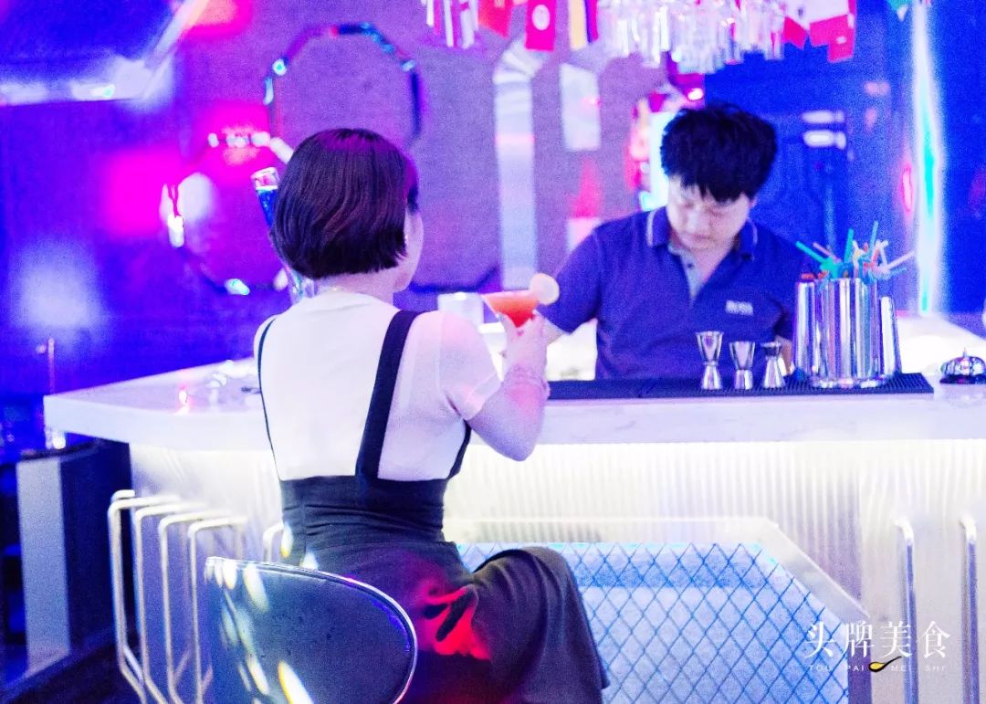 关于足球好听的饭店名字四个字（决战世界杯！福州首家足球主题餐吧来袭，好酒配好球，征服你的胃）