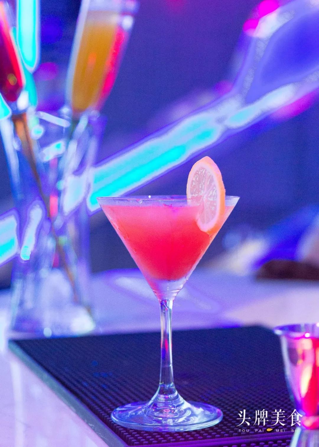 关于足球好听的饭店名字四个字（决战世界杯！福州首家足球主题餐吧来袭，好酒配好球，征服你的胃）