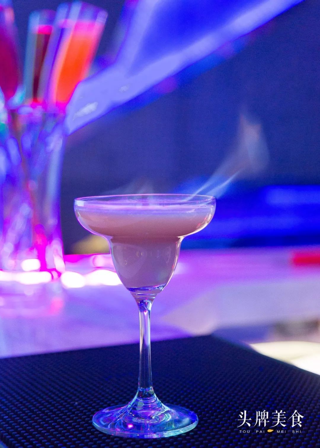 关于足球好听的饭店名字四个字（决战世界杯！福州首家足球主题餐吧来袭，好酒配好球，征服你的胃）