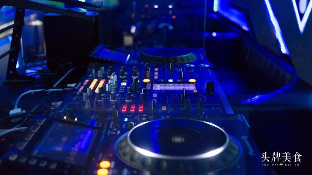 关于足球好听的饭店名字四个字（决战世界杯！福州首家足球主题餐吧来袭，好酒配好球，征服你的胃）