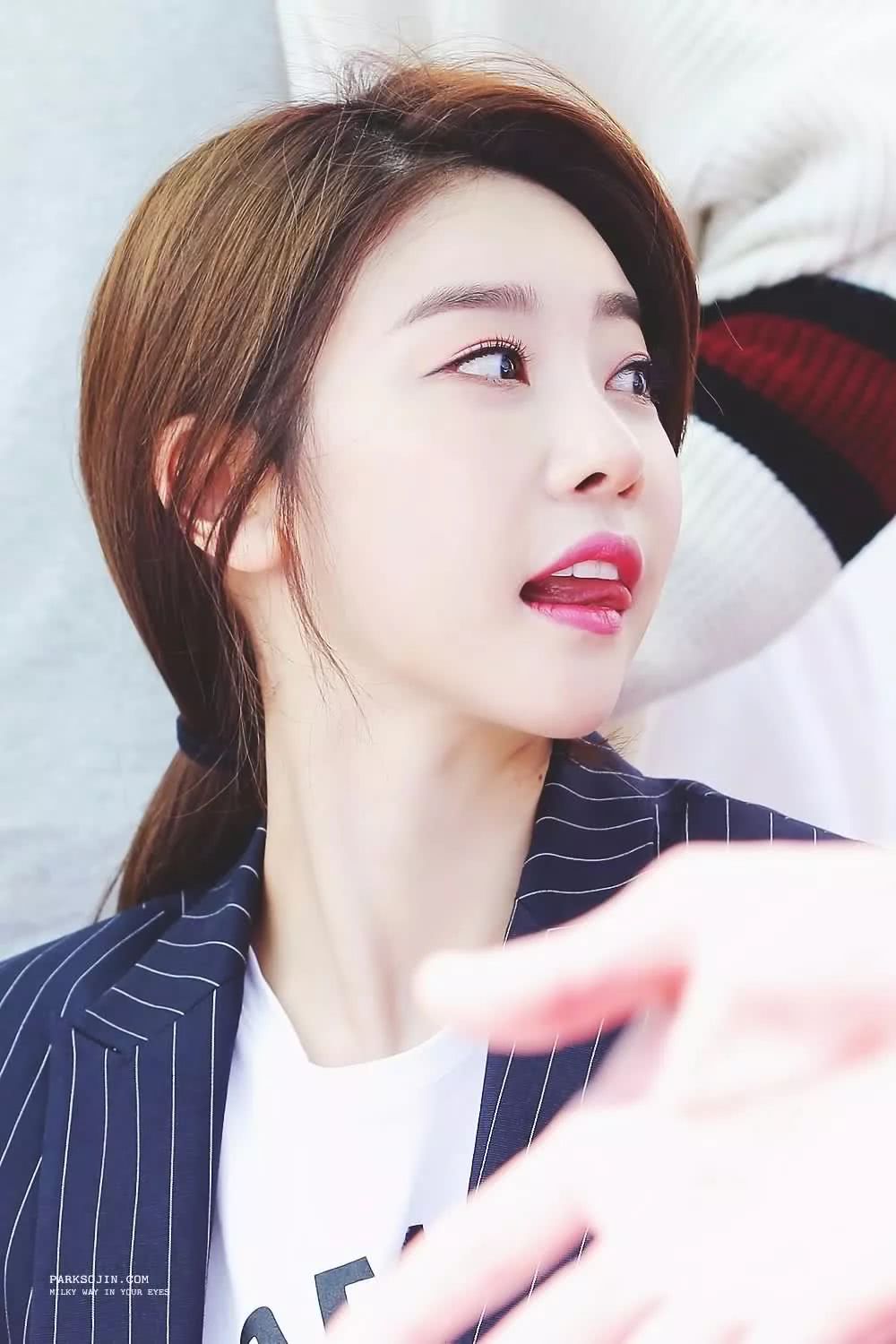 一个不经意间伸出的舌头.即使是一个眼神.