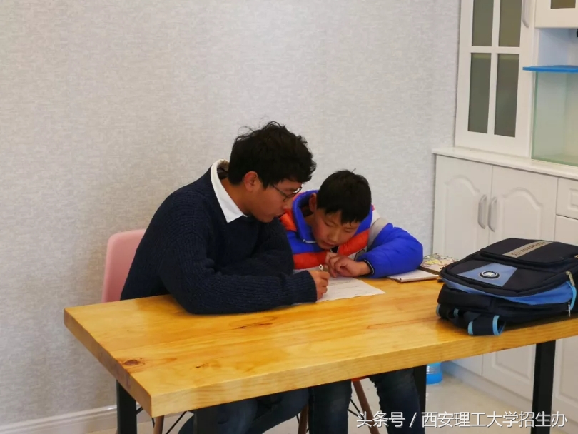 21岁，他失去双亲，孤身一人照顾幼弟，如今已被美国谷歌公司录用