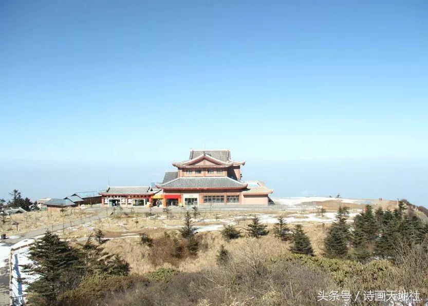 会写诗的老师火了《高考前夕赠学生 加油壮行藏头绝句十首》