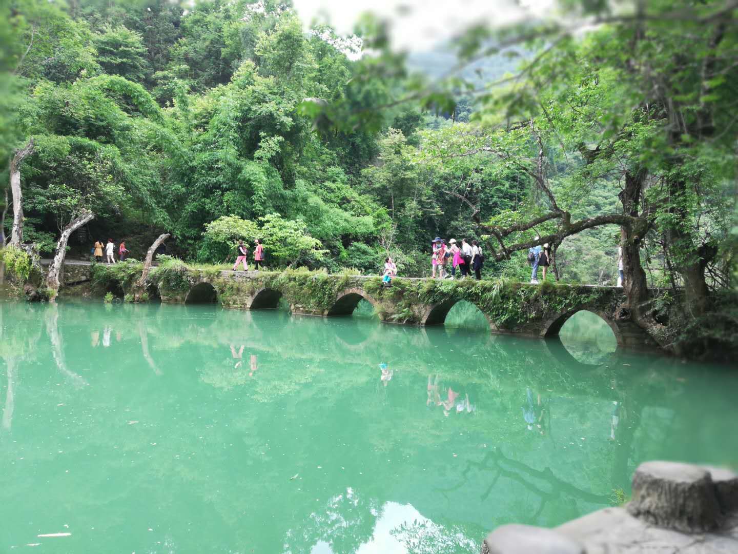 荔波小七孔：桥影如诗，碧水凝翠，自然之韵尽在其中