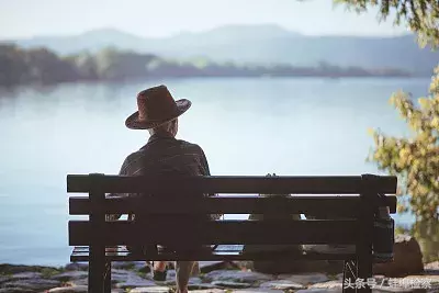 王老太被骗记：诈骗家族齐上阵，“菜商”“卡头”“水房”“车手”来助攻