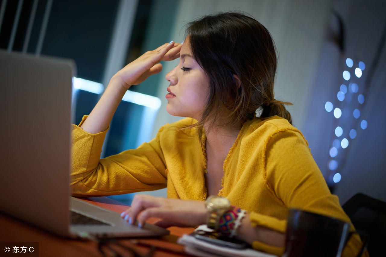 “加班”用英语怎么说？-笑傲英语网