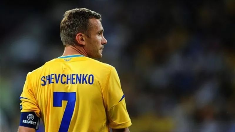 06世界杯決賽齊達內頭球時間（06年世界杯回顧：齊達內的背影，讓全球10億球迷飆淚告別！）