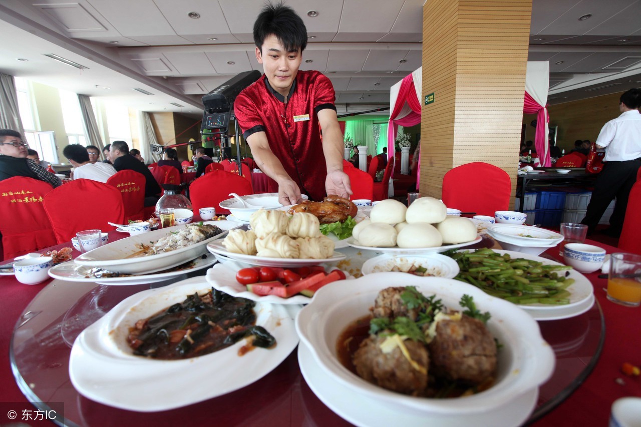 图片[1]-“麻烦加点水”用英语怎么说？-笑傲英语网