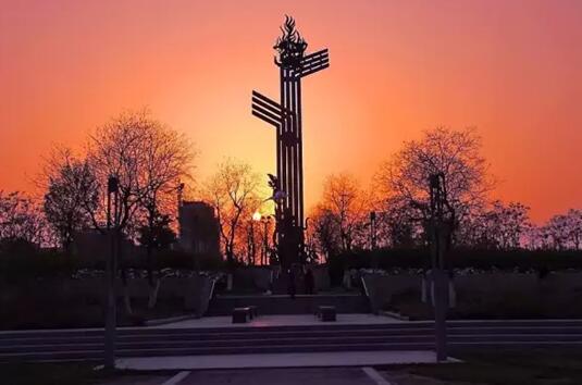 位于蚌埠龙子湖西岸的中国南北分界雕塑具有什么含义?