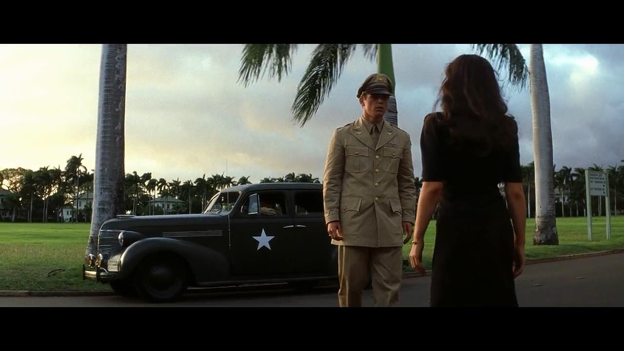 迈克尔贝执导电影《珍珠港》影评:战争大环境下小人物的爱情规则