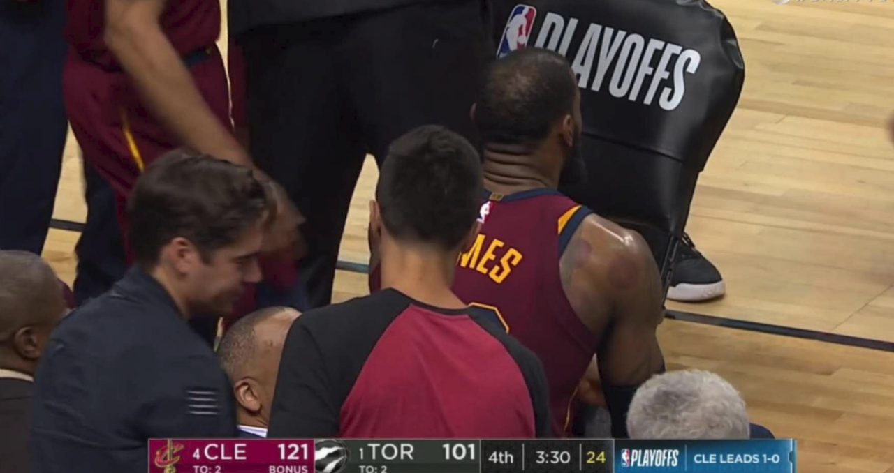 nba球员为什么要泡脚（NBA球员5大养生爱好：汤神遛狗下棋，詹皇拔罐，有人1天洗3次脚）