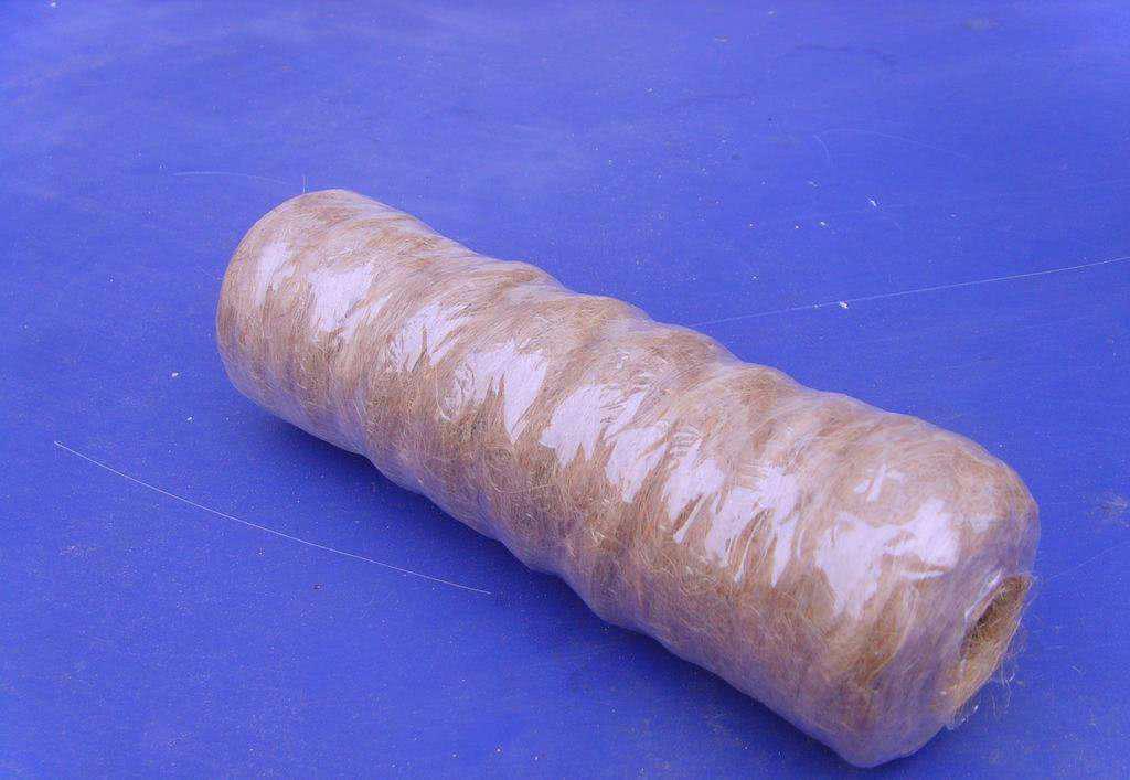 所以生料带更适合生手来操作;另外麻丝缠绕出来的的效果和生料带相比