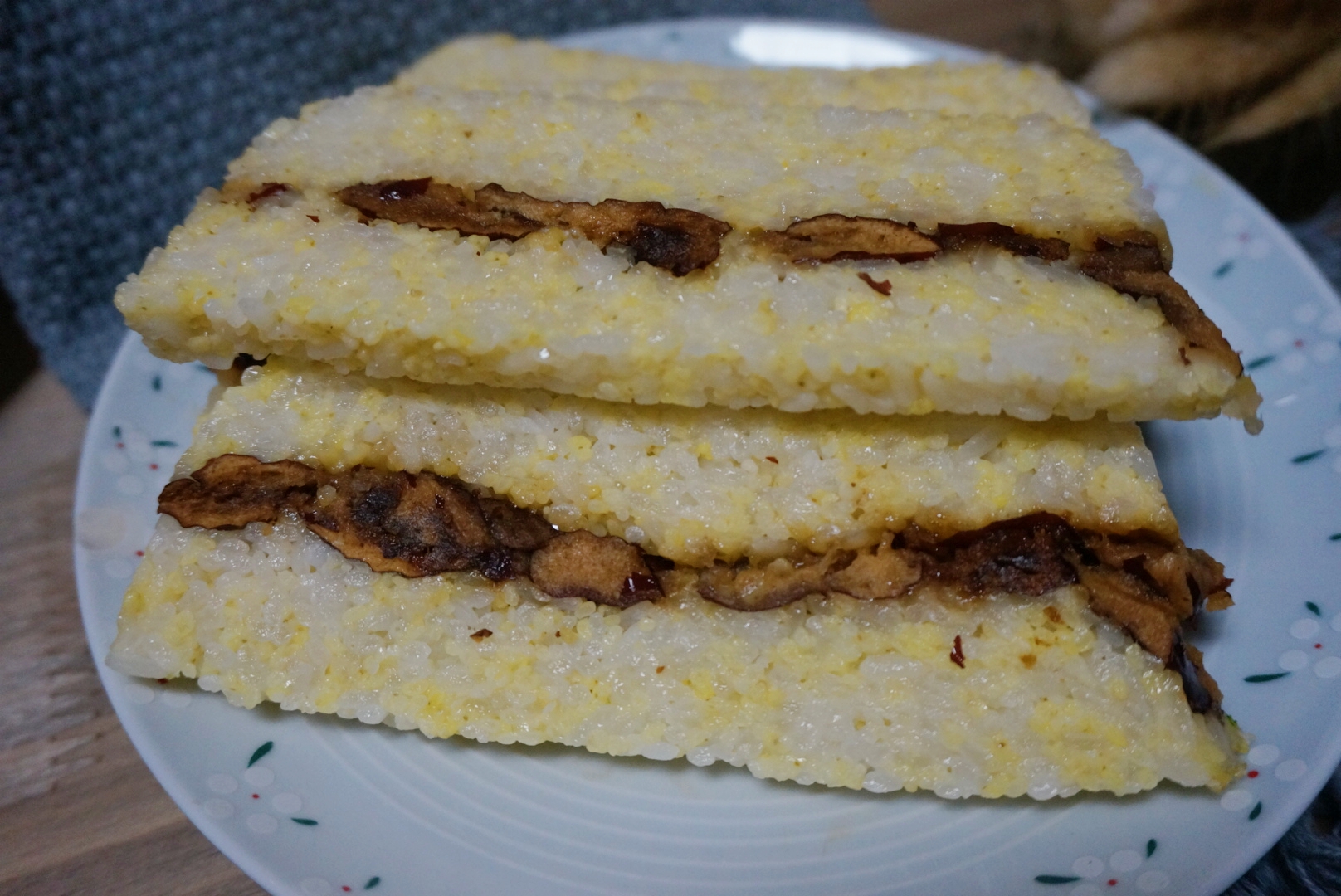 大黄米切糕的做法用这两种米做的切糕软糯香甜只需三步比粽子还好吃