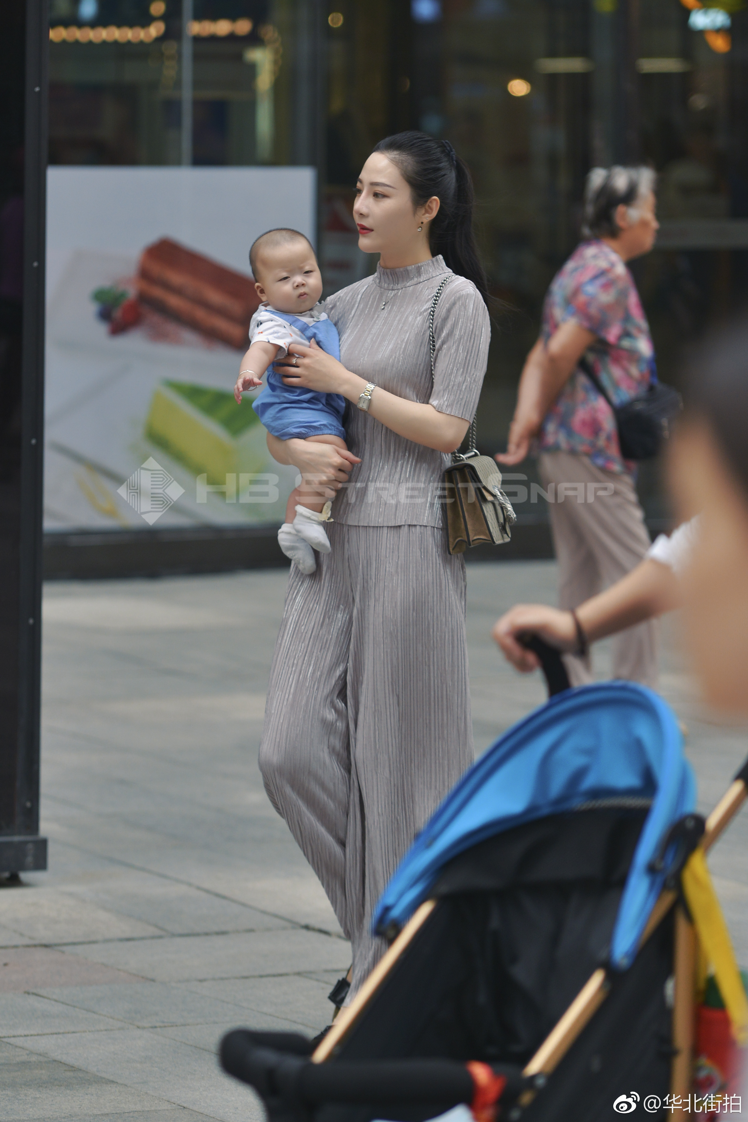 石家庄街头美女来秀一波，非常养眼哦