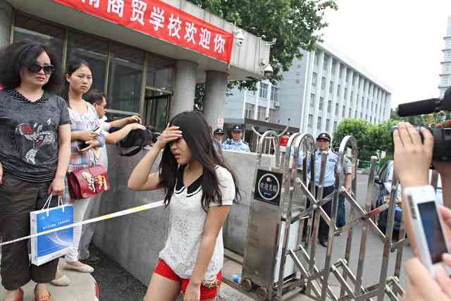 十年高考之囧：运动员迟到一分钟被拒考，老师带全班准考证睡过头