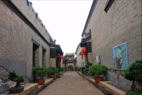 王家大院和乔家大院，谁家最有钱？