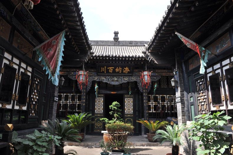 王家大院和乔家大院，谁家最有钱？