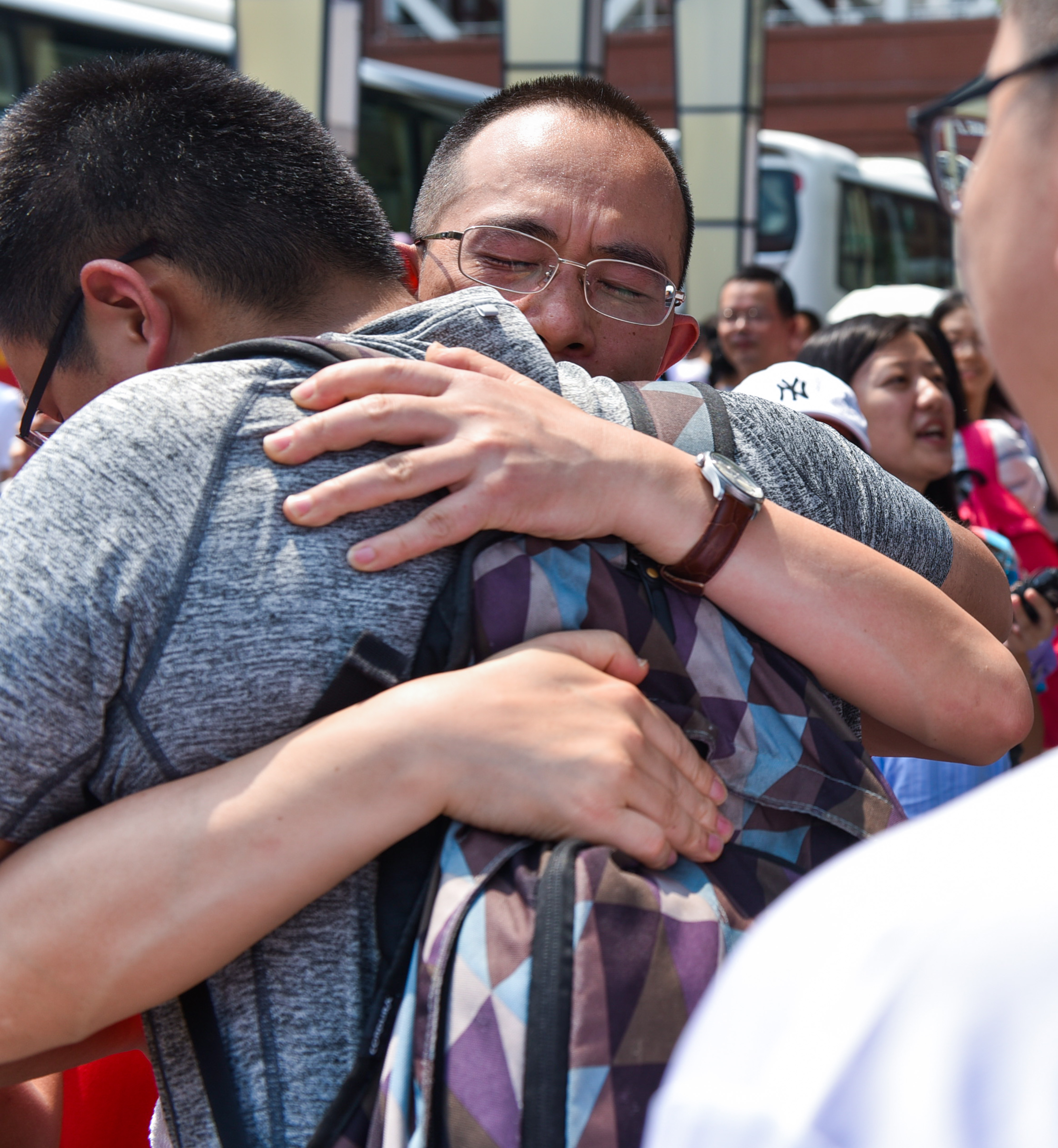 刚刚，2018四川高考作文题目出炉！三个不同年代的标语，你选哪个