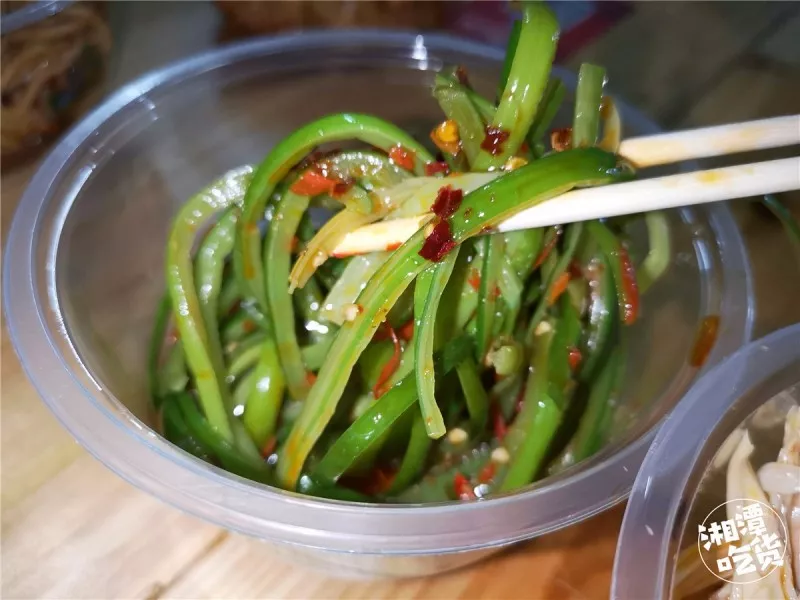 湘潭这家藏身在停车场里的凉皮卤味店，一般人我不会随便告诉！