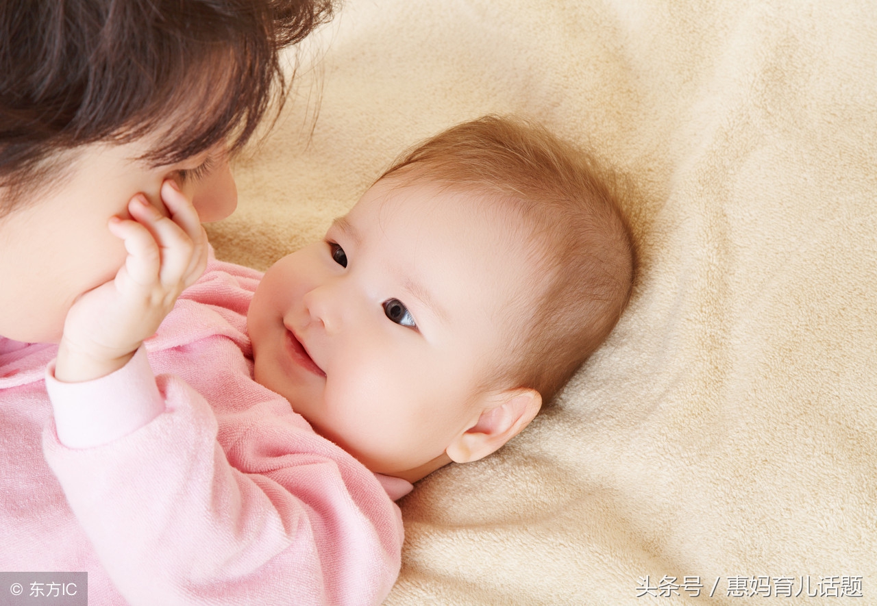 婴儿的后脑勺能睡平吗（新生儿头型睡扁不要慌）-幼儿百科-魔术铺