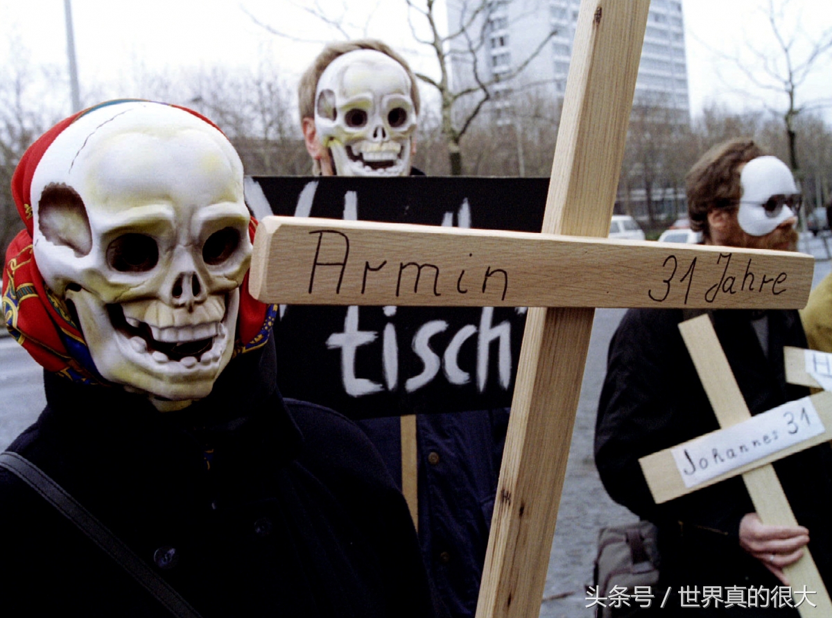 德國(guó)隊(duì)世界杯死人（世界10大足球慘案，多少人因球迷斗毆致死？）