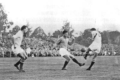 一届世界杯13球（单届世界杯中，6场比赛进13个球，迄今无人超越他的数据）