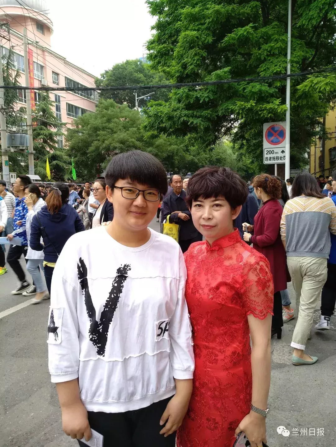 新变化、做长面、穿旗袍……兰州高考首日好喜庆