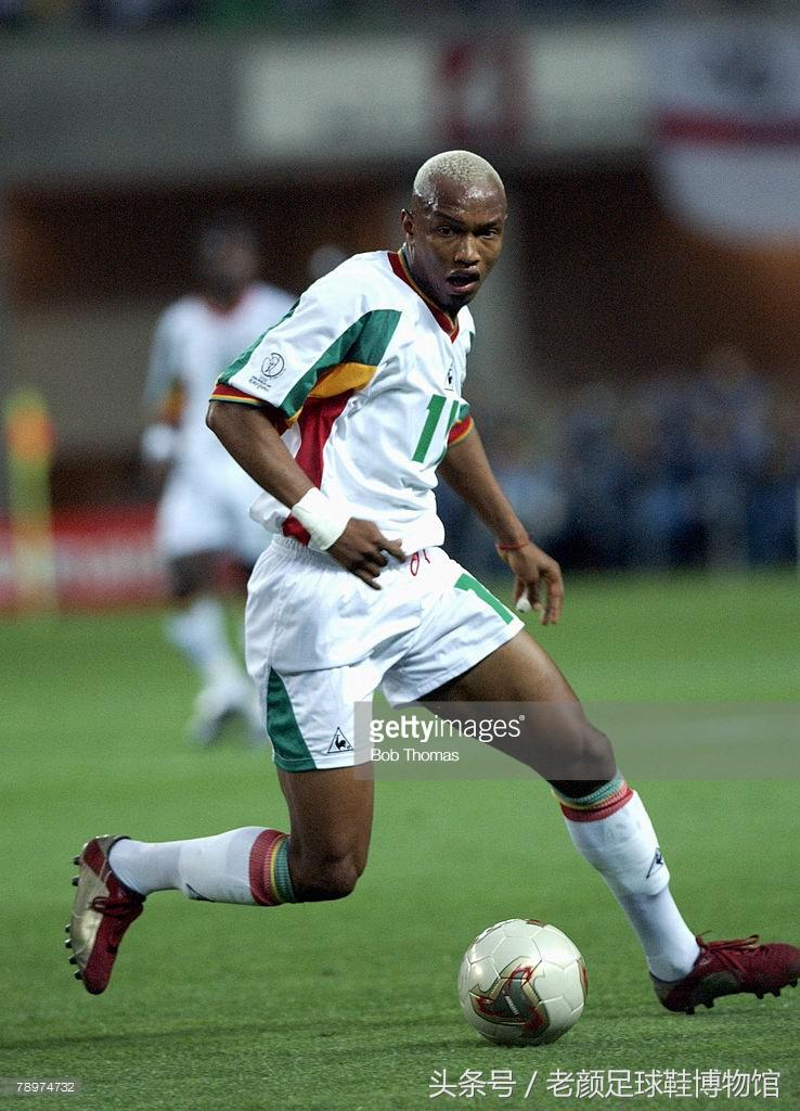 2002世界杯最大的黑马（2002韩日世界杯足球回顾，黑马lotto一鸣惊人，小众品牌逐步凋零）