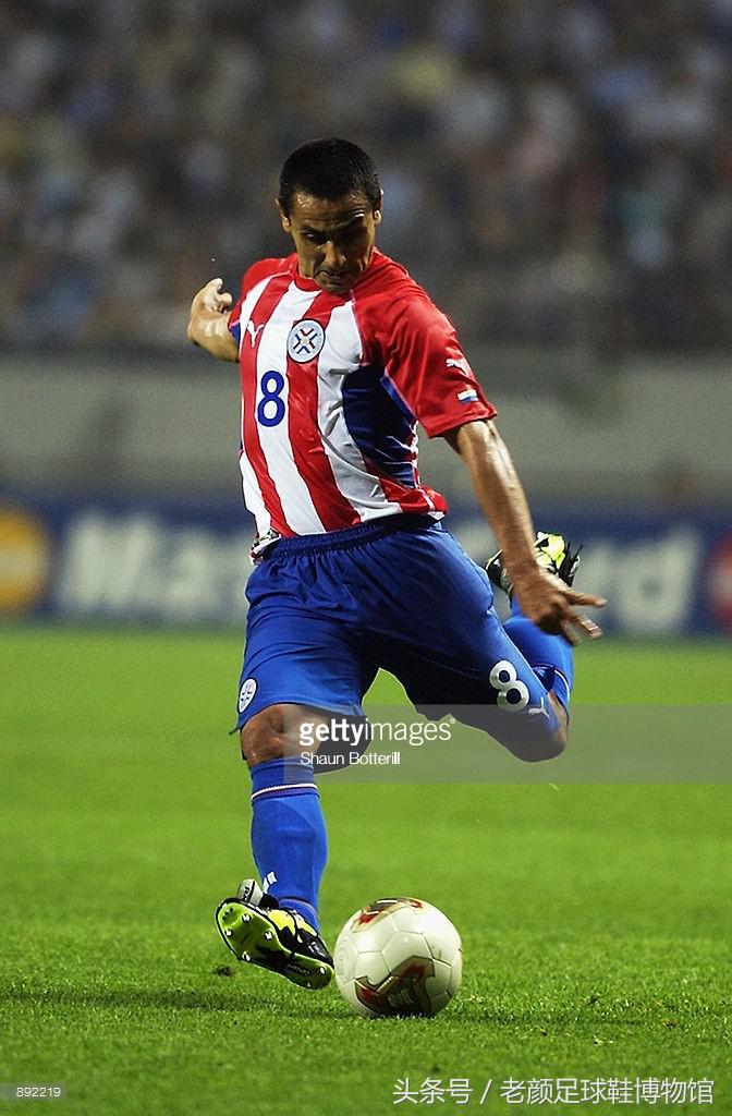 2002世界杯最大的黑马（2002韩日世界杯足球回顾，黑马lotto一鸣惊人，小众品牌逐步凋零）