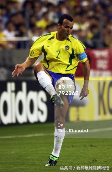 2002世界杯最大的黑马（2002韩日世界杯足球回顾，黑马lotto一鸣惊人，小众品牌逐步凋零）