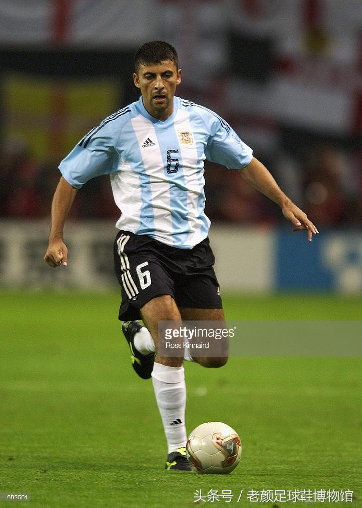 2002世界杯最大的黑马（2002韩日世界杯足球回顾，黑马lotto一鸣惊人，小众品牌逐步凋零）