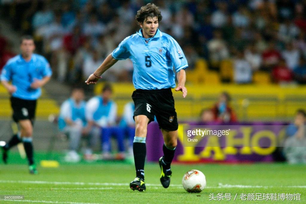 2002世界杯最大的黑马（2002韩日世界杯足球回顾，黑马lotto一鸣惊人，小众品牌逐步凋零）