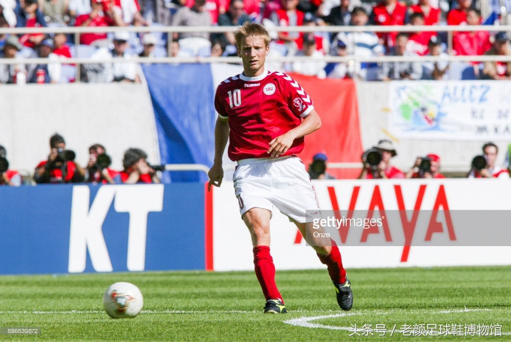 2002世界杯最大的黑马（2002韩日世界杯足球回顾，黑马lotto一鸣惊人，小众品牌逐步凋零）