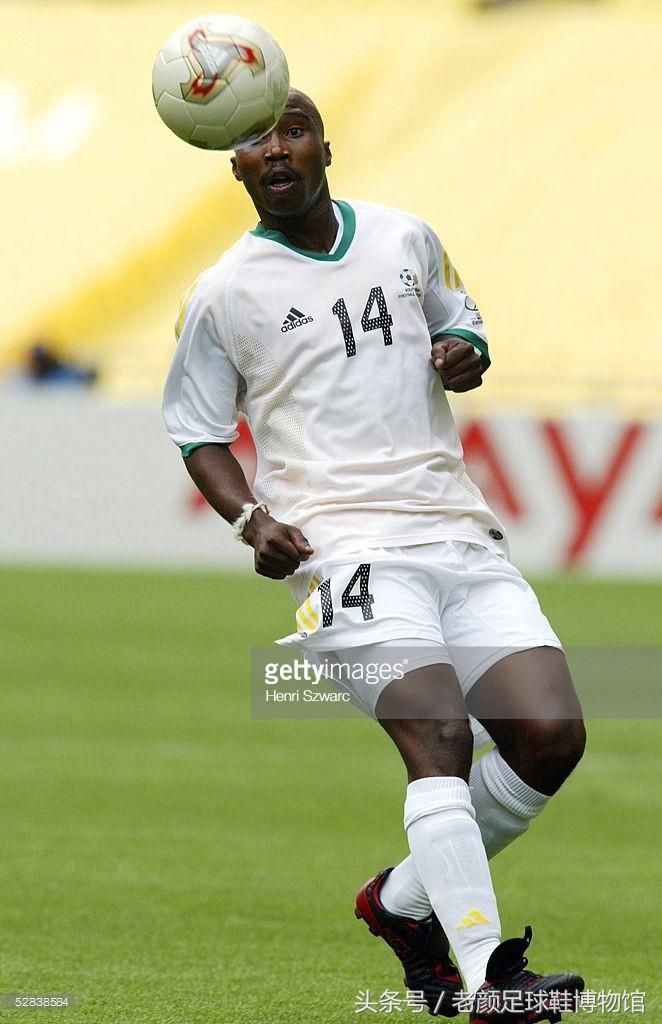 2002世界杯最大的黑马（2002韩日世界杯足球回顾，黑马lotto一鸣惊人，小众品牌逐步凋零）