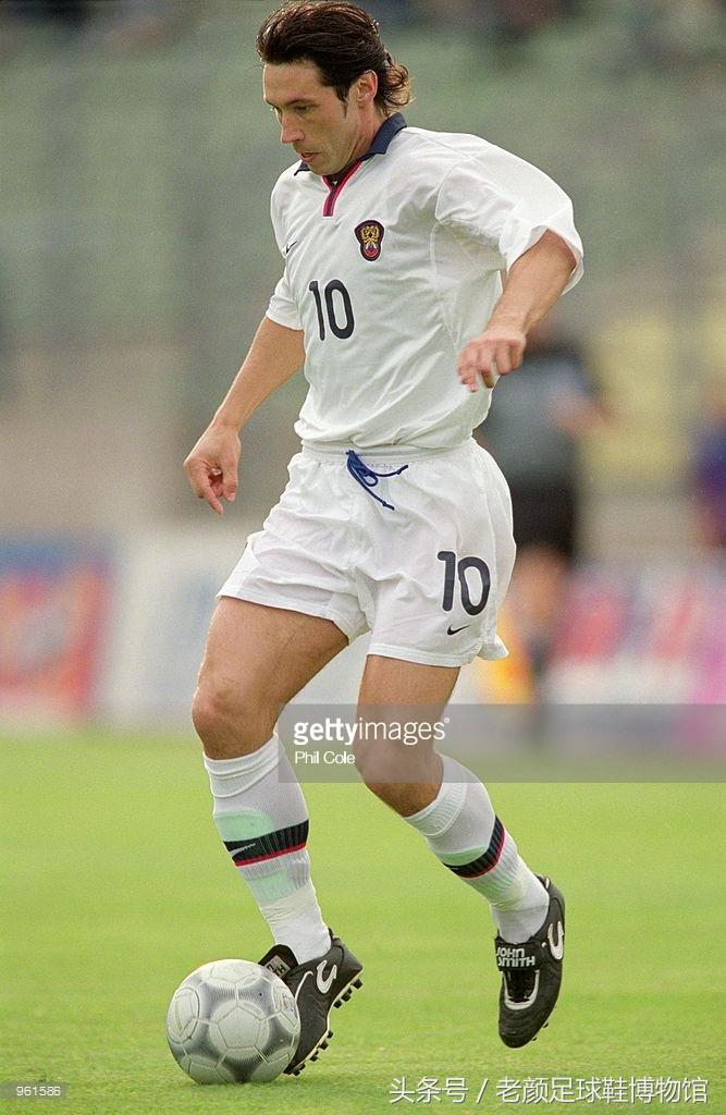 2002世界杯最大的黑马（2002韩日世界杯足球回顾，黑马lotto一鸣惊人，小众品牌逐步凋零）