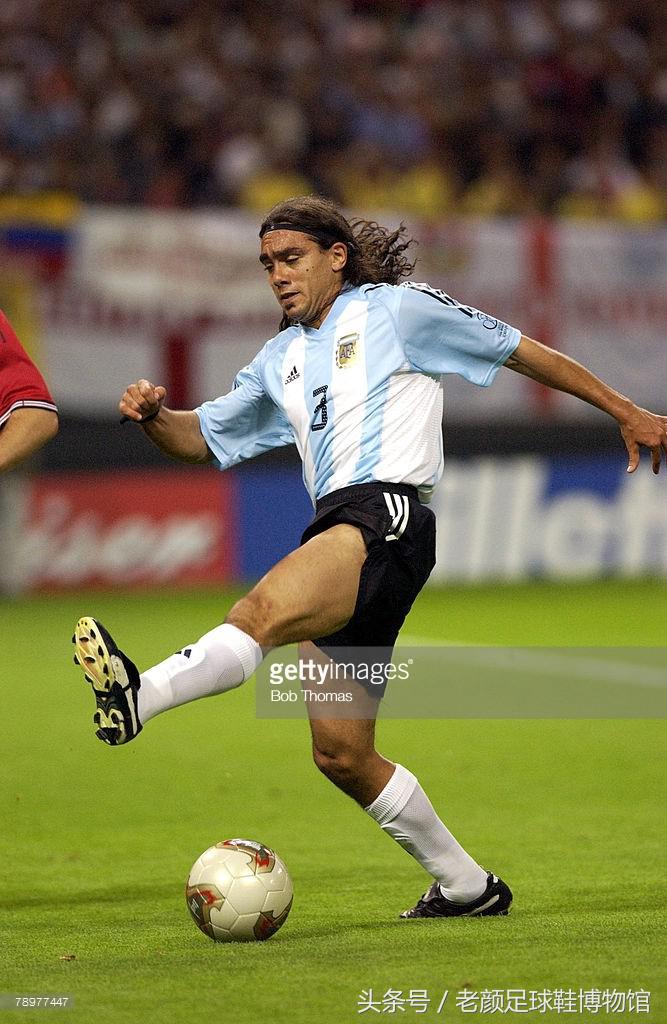 2002世界杯最大的黑马（2002韩日世界杯足球回顾，黑马lotto一鸣惊人，小众品牌逐步凋零）