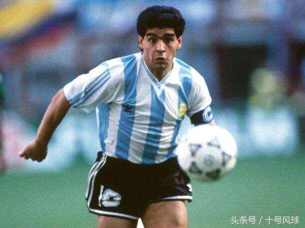 马拉多纳曾在1986年墨西哥世界杯和1990年的意大利世界杯担任阿根廷