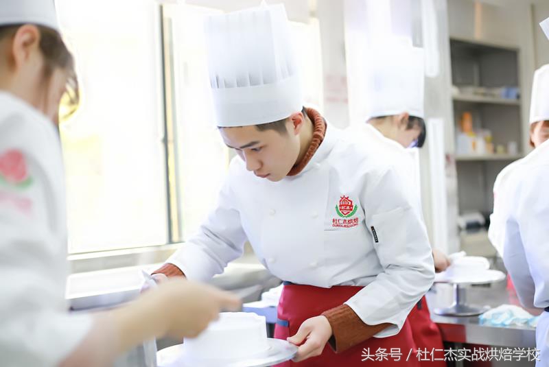 杭州蛋糕面包烘焙培训，杭州杜仁杰蛋糕面包烘焙培训学校专注烘焙