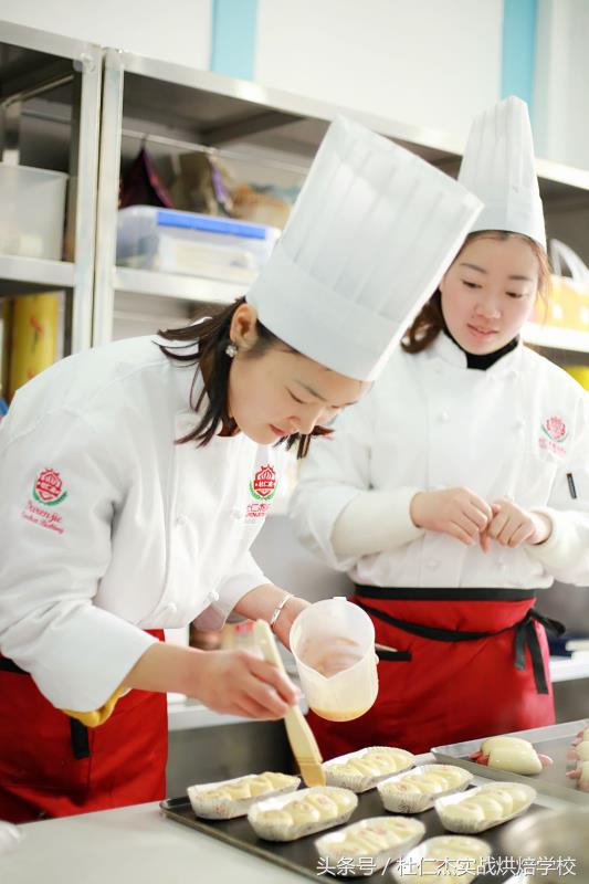 杭州蛋糕面包烘焙培训，杭州杜仁杰蛋糕面包烘焙培训学校专注烘焙