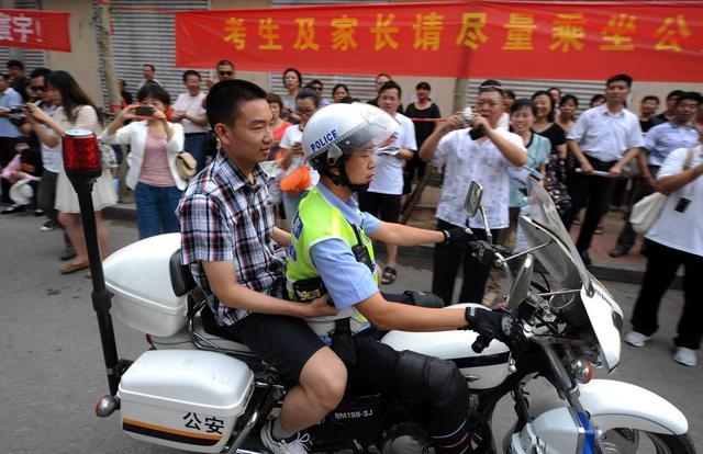 十年高考之囧：运动员迟到一分钟被拒考，老师带全班准考证睡过头