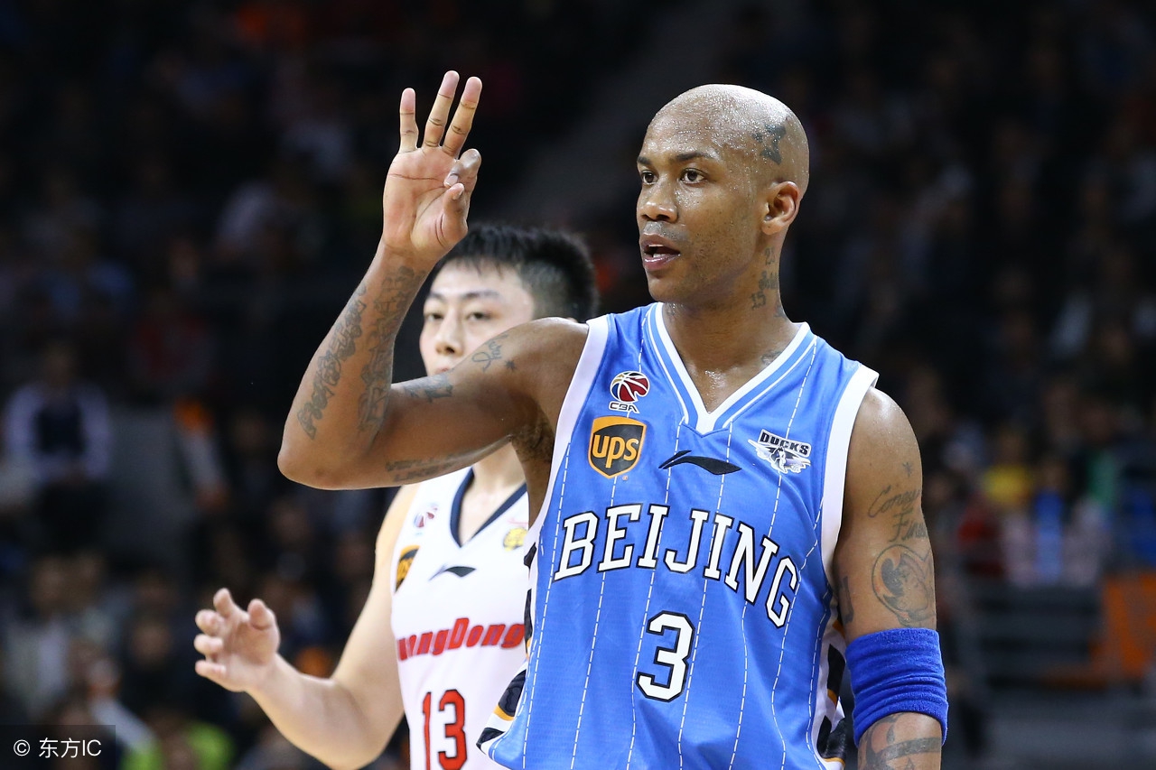 马布里晃倒姚明为什么道歉（姚明和马布里的恩怨，马布里喊话姚明：你敢碰我，我就干倒你）-华海博客