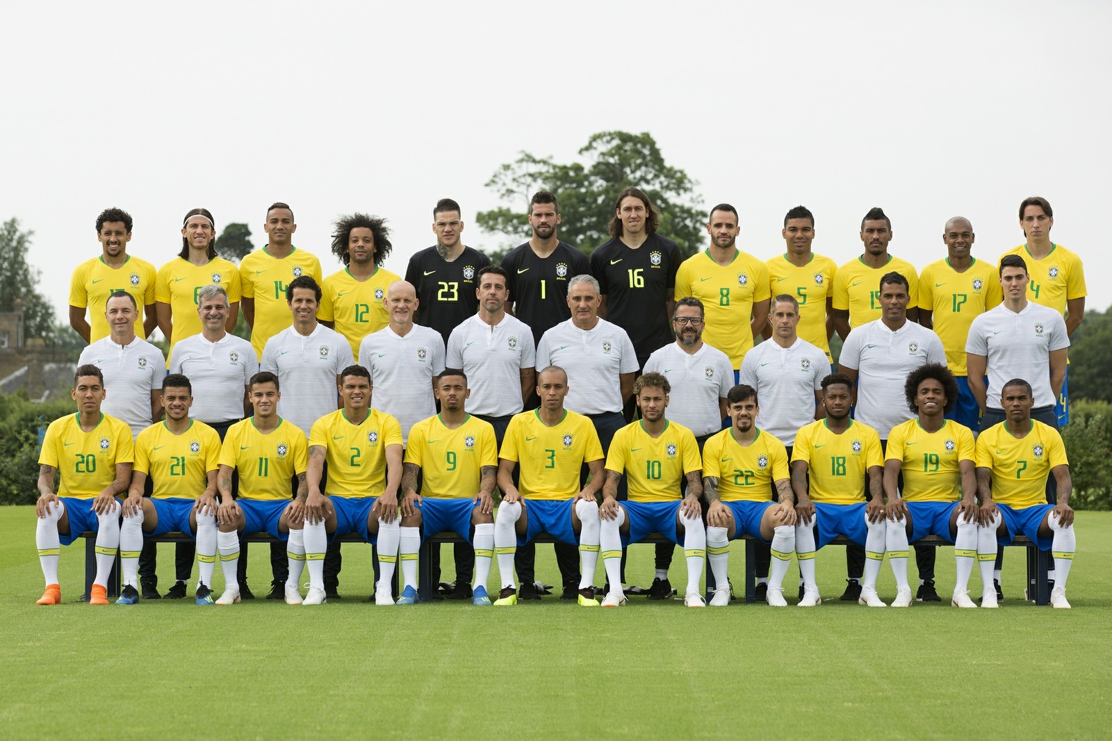 18世界杯巴西队全家福(巴西队拍摄世界杯全家福 全员抵达维也纳 国安