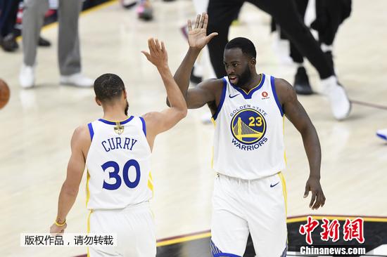 nba三年三冠都有哪些球队(波澜壮阔的赛季落幕！极致无私成就勇士NBA4年3冠)