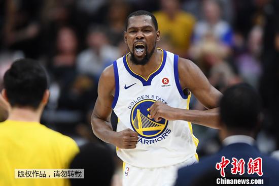 nba三年三冠都有哪些球队(波澜壮阔的赛季落幕！极致无私成就勇士NBA4年3冠)